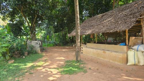 Sandalanaka Rustic Vila in Makandura