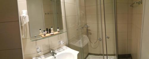 Double or Twin Room image 2