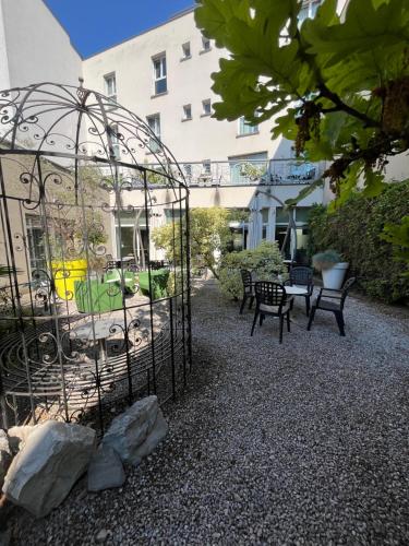 Сад, Logis Hotel Victor Hugo & Spa in Безансон