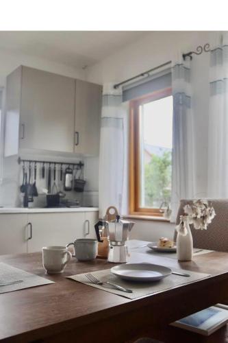 Зручності, Seaview and Sunsets, Entire place, private entrance, Large Bedroom, Full kitchen and bathroom in Еністімон