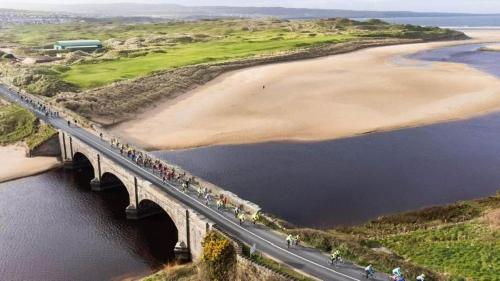 Цікаві місця поруч, Seaview and Sunsets, Entire place, private entrance, Large Bedroom, Full kitchen and bathroom in Еністімон