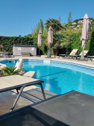 VILLA Plein Sud Piscine Spa Climatisation Parking privé calme et détente