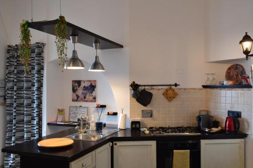 virtuve, Casa dell' Artista - Tamerò Estates (Casa dell' Artista - Tamero Estates) in Montopoli Di Sabina