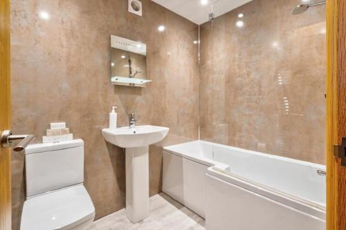 The Old Paper-shop, WiFi, Sleeps 4 & Pet Friendly in Bolton Le Sands
