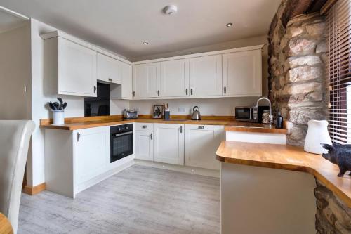 The Old Paper-shop, WiFi, Sleeps 4 & Pet Friendly in Bolton Le Sands