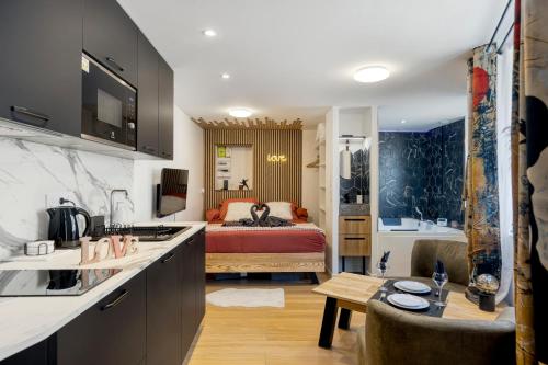 Love Room - Luxe et Romance in บูร์ก-ออง-เบรส