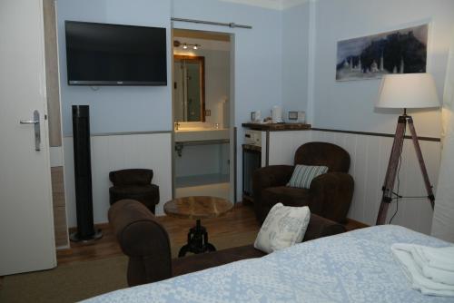 Double Room image 5