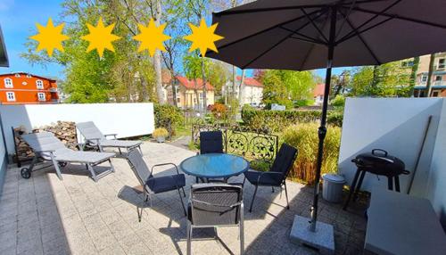Anna Whg1 Brinkmannhaus 4-Sterne - praktisch fast am Strand, Terrasse, Grill in Heringsdorf, Deutschland