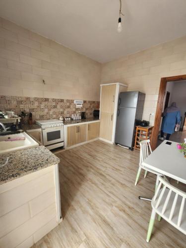 virtuve, Maison de vacances Chott Ezzouhour in Manzil Hurr