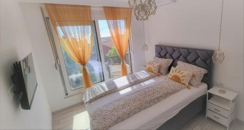 One-Bedroom Apartment image 10