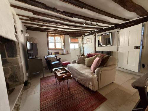 Button Cottage on Gold Hill - Hovis Hill in Shaftesbury