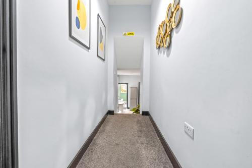 Beautiful 2BR gem in the Heart of Fulham and Chelsea - image 11