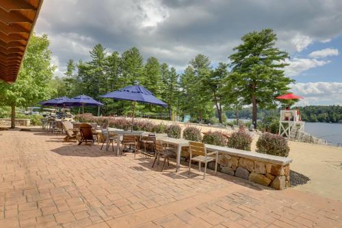 Lake Access and Pools Sun-Soaked Westford Cottage! in Westford (MA)