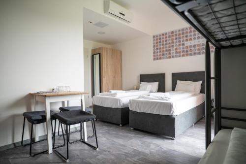 2 twin beds, 1 bunk bed