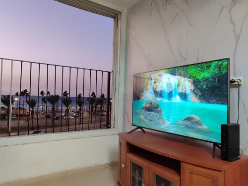 Sea view flat Deganya 60-8 in Kiryat Yam