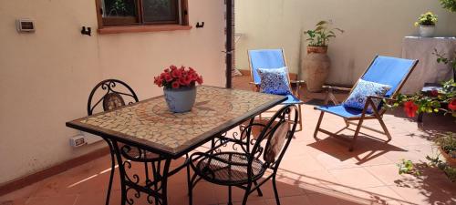Apartment with Garden View image 3