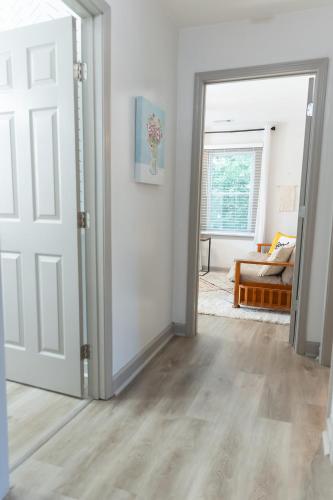 Blue Bungalow w/ Free Golf Cart 1/2 mi from Square in Covington, USA