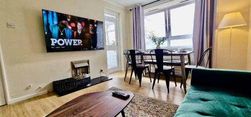 Captivating Canal View 3 bed Flat - Little Venice - image 7