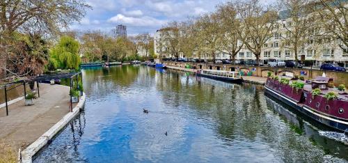 Captivating Canal View 3 bed Flat - Little Venice - image 9