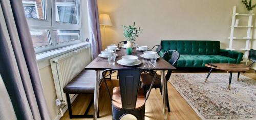 Captivating Canal View 3 bed Flat - Little Venice - image 8