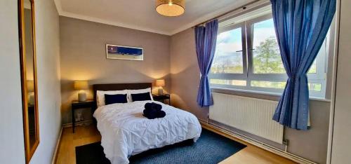 Captivating Canal View 3 bed Flat - Little Venice - image 11