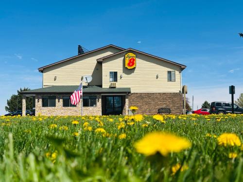 Super 8 by Wyndham Imlay City