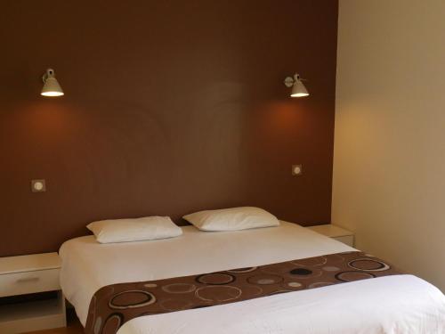 1 queen bed, 1 twin bed, 1 sofa bed