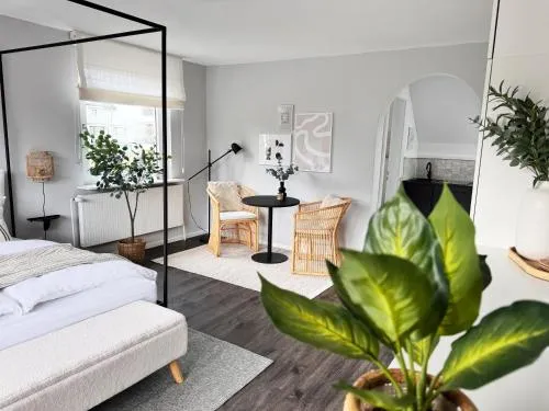 Seaside Rooms - Design-Apartment mit Balkon & Parkplatz - inklusive Strandkorb direkt am Wasser in Büsum, Deutschland