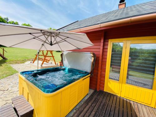 Parádsasvári Sasfészek (Paradsasvari Sasfeszek) in ปารัด