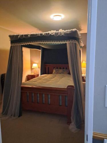 In Remuera with free street carpark, handy close to cuisine restaurant and public transportation