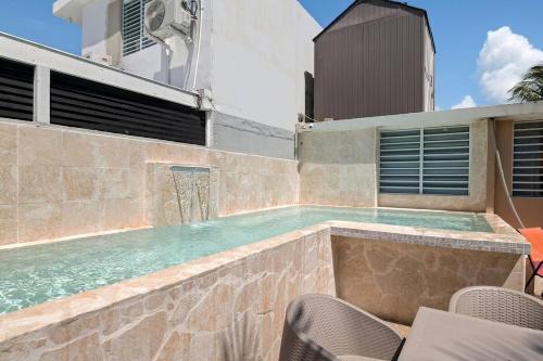 Family Home With Pool Near to The Airport and Solar Panel in 卡罗来纳