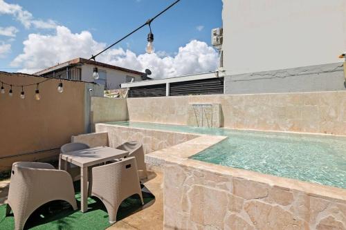 Family Home With Pool Near to The Airport and Solar Panel in 卡罗来纳