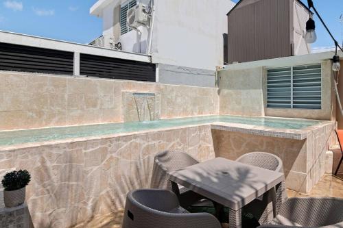 Family Home With Pool Near to The Airport and Solar Panel in 卡罗来纳