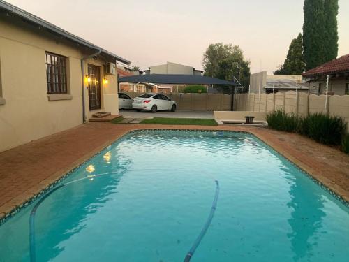 Edenvale corner, Edenvale