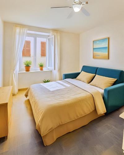 Studio with Sofa Bed
