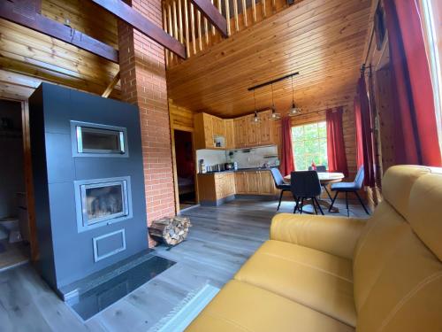 Parádsasvári Sasfészek (Paradsasvari Sasfeszek) in ปารัด