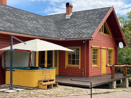 Parádsasvári Sasfészek (Paradsasvari Sasfeszek) in ปารัด