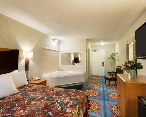 Super 6 Inn & Suites Williamstown (WV)