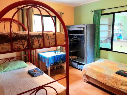 3 twin beds