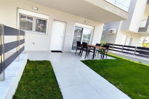 Stasia Apartment, Nikiti