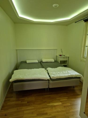 Gäst lägenhet i centrala Falkenberg botten plan utmärkt för äldre folk (Gast lagenhet i centrala Falkenberg botten plan utmarkt for aldre folk) in 팔켄베리