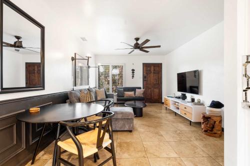 San Diego Chill House with Jacuzzi-Golf-Game Room in North Clairemont