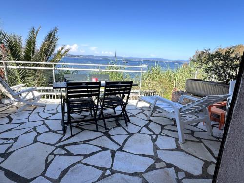 La Madrague Waterfront Cottage gîte à louer La Madrague