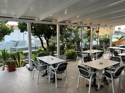 ทัศนียภาพภายนอกโรงแรม, Harilla Hotel in วลอรา