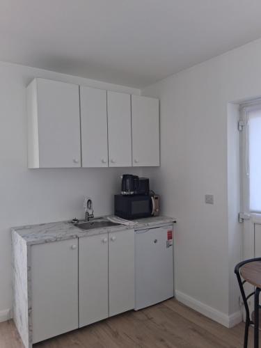Kitchen, Bradstone Lodge in Dundalk