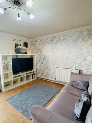 Charming 2 Bedroom Flat with Urban Views