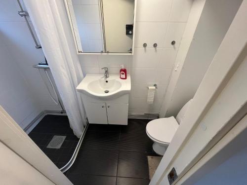 Gäst lägenhet i centrala Falkenberg botten plan utmärkt för äldre folk (Gast lagenhet i centrala Falkenberg botten plan utmarkt for aldre folk) in 팔켄베리