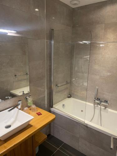 room detail thumbnail 2