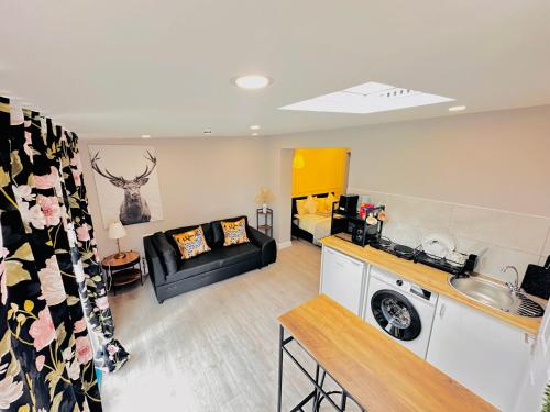 77&Co-Guesthouse By Bexleyheath station  near Danson House
