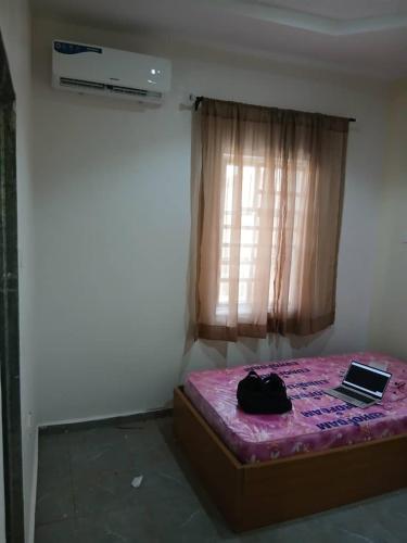 Private and Cosy 3 bedroom house in คาดูนา